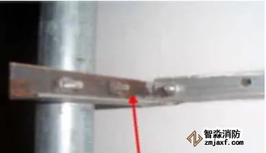 支架制作不規(guī)范，未刷油漆